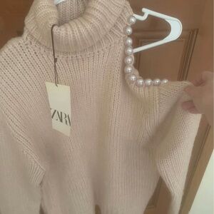 Zara turtle neck pearls